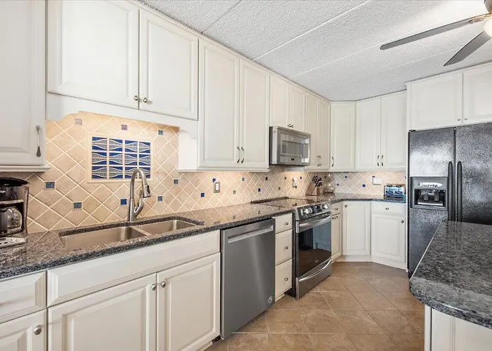 Ocean Front 3 Bedroom In Sea Terrace With Outdoor Pool! Ocean City